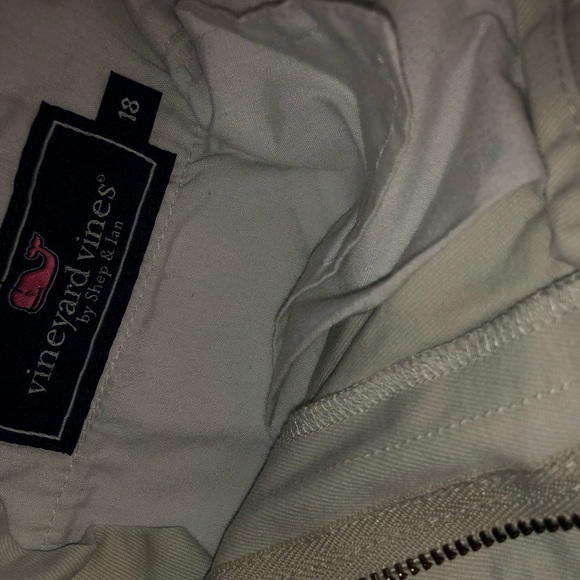 Vineyard vines khaki shorts - Picture 2 of 4